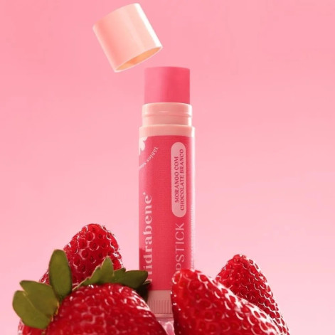Batom Lipstick Morango Com Chocolate Branco Hidrabene - 5g Batom Lipstick Morango Com Chocolate Branco Hidrabene - 5g